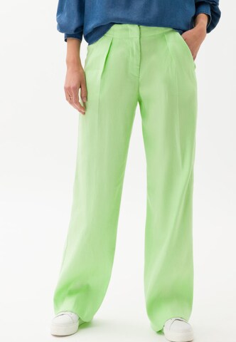 BRAX Wide leg Pleat-Front Pants 'Maine' in Green: front