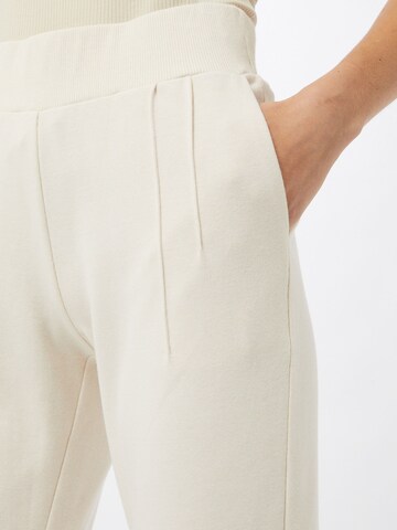 Tapered Pantaloni sport 'Amberley' de la Varley pe alb