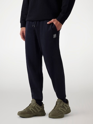 GUESS Tapered Hose in Schwarz: Vorderseite