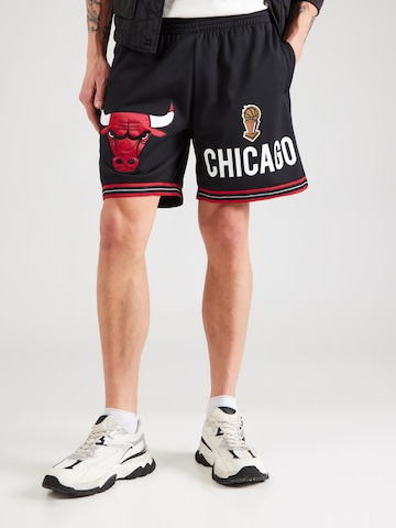 Mitchell & Ness Loosefit Broek 'NBA Team Bulls' in Zwart: voorkant