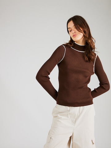 TOPSHOP Sweater in Brown: front
