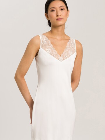 Hanro Negligee ' Juna ' in White: front