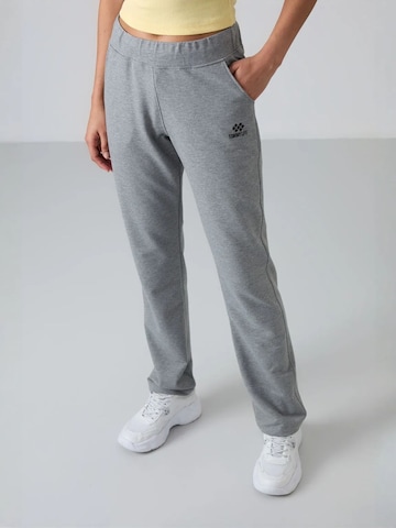 Tommy Life Regular Sportbroek in Grijs: voorkant