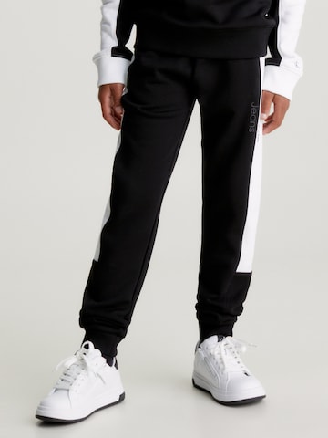Calvin Klein Jeans Alt kitsenev Püksid, värv must: eest vaates