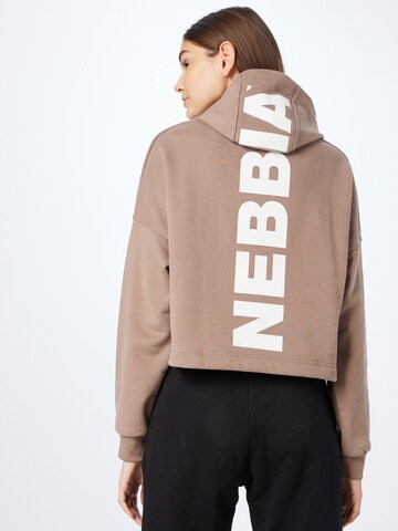 NEBBIA Athletic Sweatshirt in Brown: front
