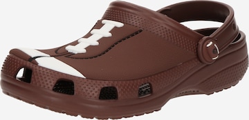 ruda Crocs Atviri batai 'Classic Football': priekis