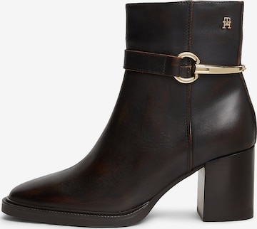 TOMMY HILFIGER Enkellaarsjes in Bruin: voorkant