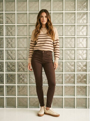 Tazzio Skinny Jeans 'F138' in Brown