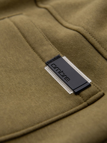 Ombre Regular Sports trousers in Green