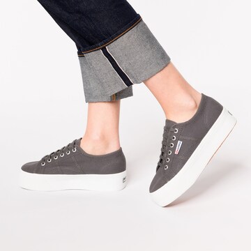 SUPERGA Sneakers in Grey