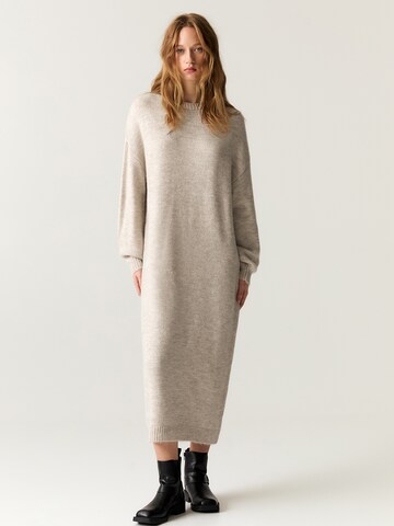 Robes en maille Pull&Bear en beige : devant