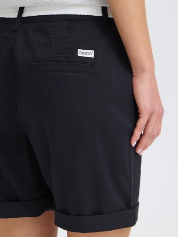 Oxmo Regular Chinoshorts inkl. Gürtel in Schwarz