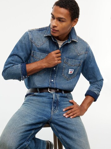 Coupe regular Chemise Tommy Jeans en bleu