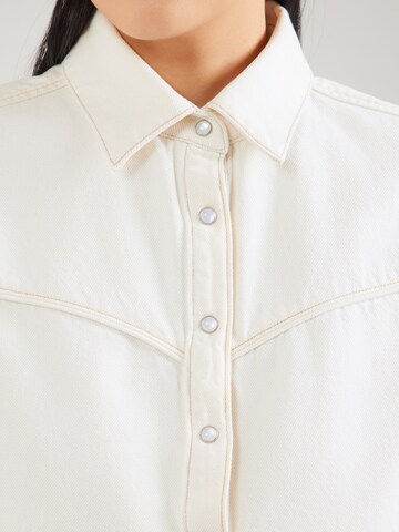 LEVI'S ® Blus 'Logan Short Sleeve Denim Shirt' i vit
