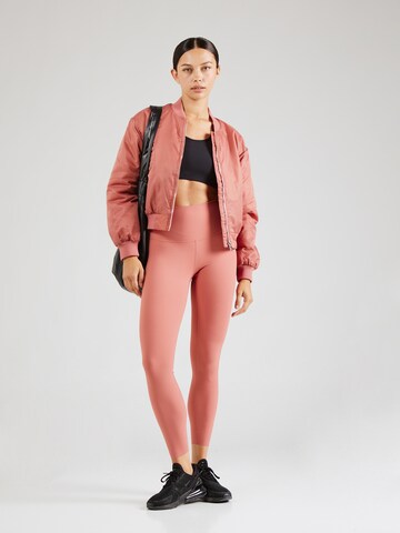 NIKE Skinny Fit Спортен панталон 'ZENVY' в розово