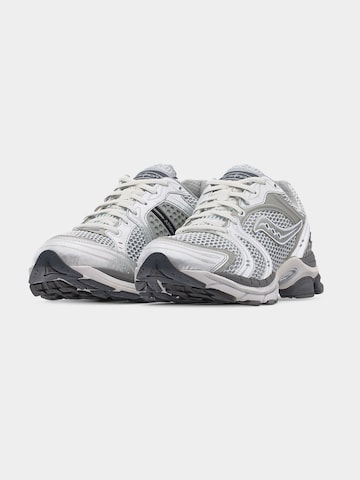 Sneaker bassa 'PROGRID TRIUMPH 4' di saucony in bianco