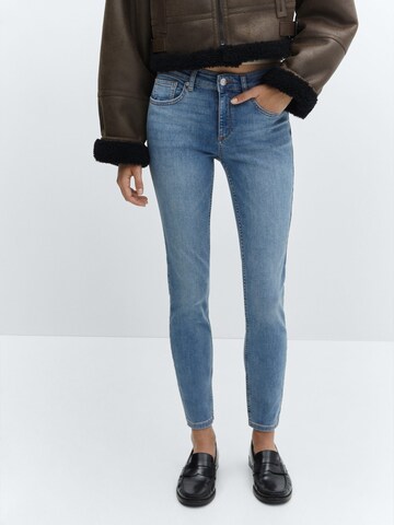 MANGO Skinny Jeans in Blue: front