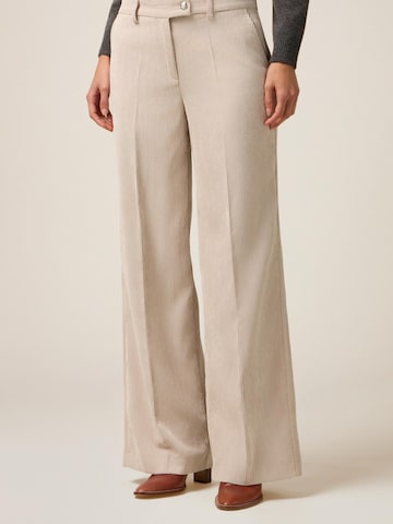oltre Regular Trousers in Beige