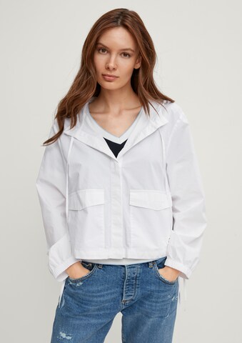 comma casual identity Between-Season Jacket in White: front