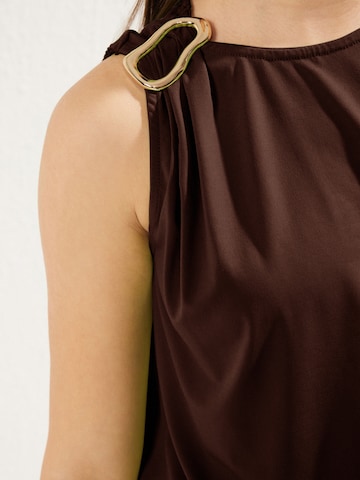 Top di Trendyol in marrone