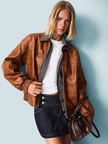 Bershka Přechodná bunda – béžová: přední strana