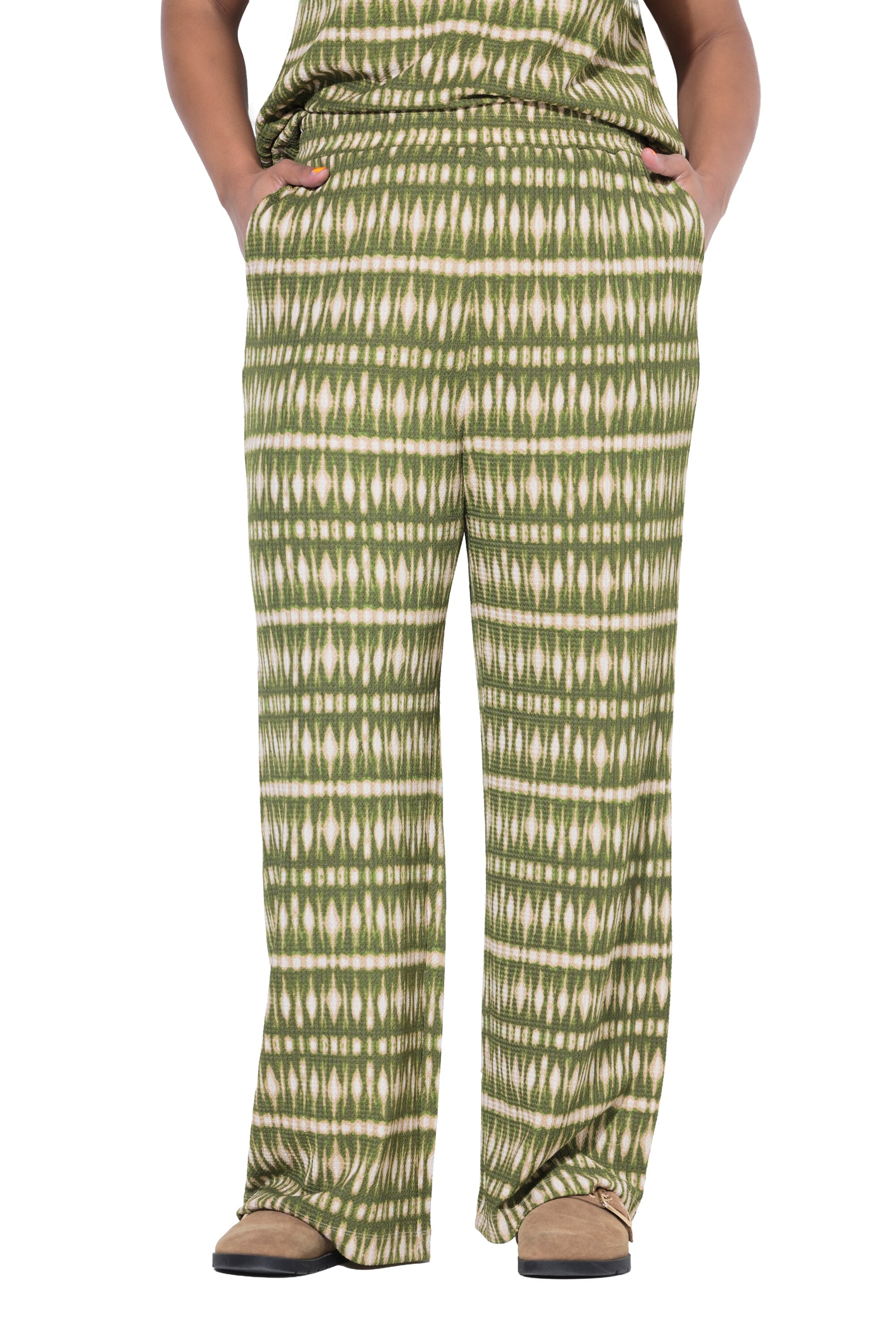 Studio Untold Loosefit Hose in Grün: Vorderseite
