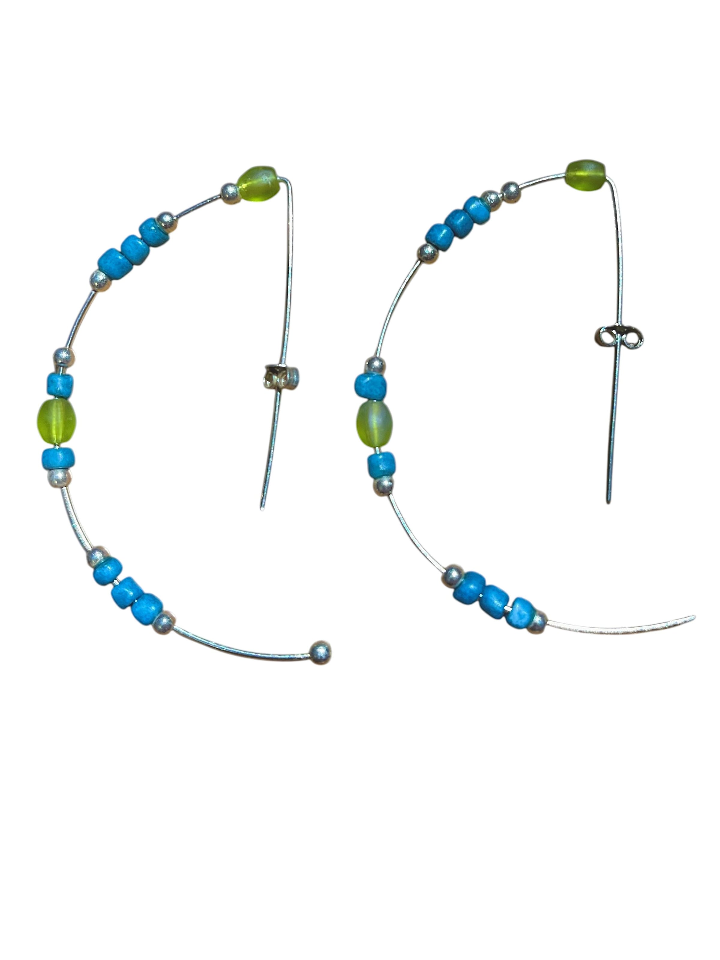 Orecchini 'Hoop earrings in 925 sterling silver with green crystal tones - Unique Silver' di Plata Única in argento