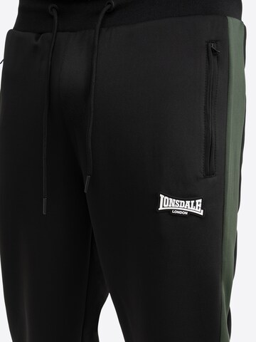 LONSDALE Trainingsanzug 'Caution' in Schwarz