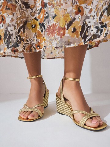 Next - Sandalias en oro