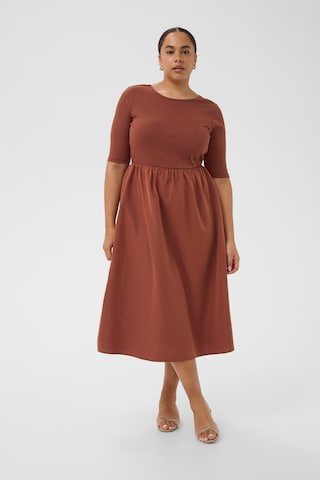 Robe 'KCKristi' KAFFE CURVE en marron : devant