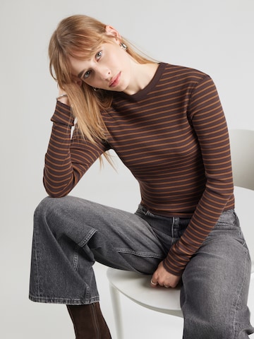 DRYKORN - Camiseta 'NURIT_2' en marrón: frente