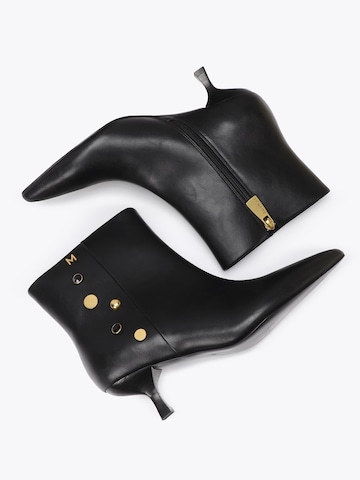 Lola Casademunt - Botas pelo tornozelo em preto