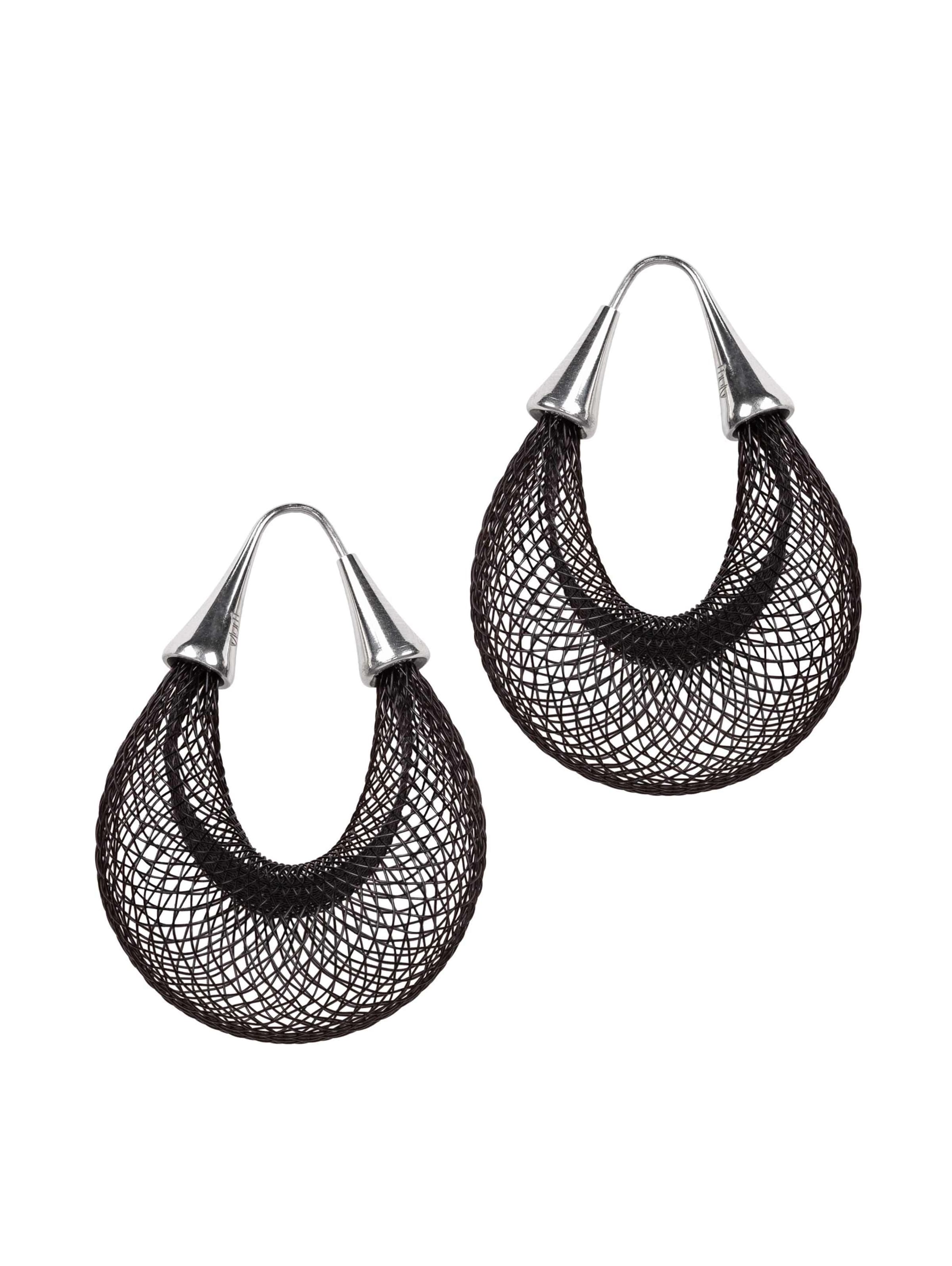 Gretchen Ohrringe 'Vlum Loop' in Schwarz: Vorderseite