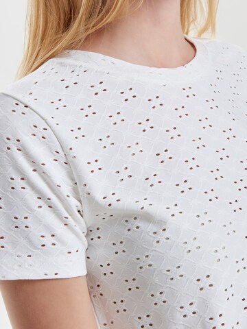 Tricou de la JDY pe alb
