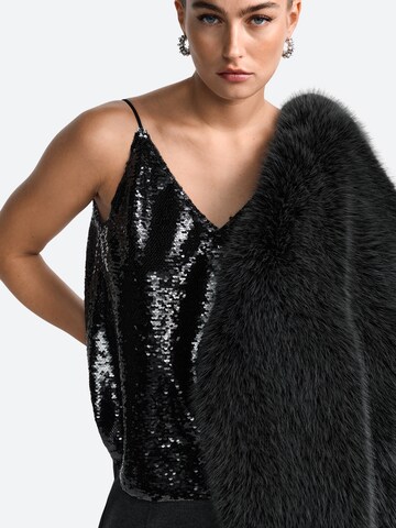 Bluză de la Rich & Royal pe negru