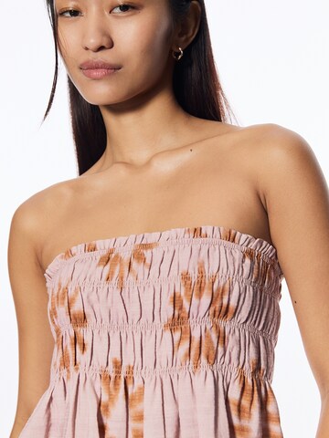 Abito di Pull&Bear in rosa