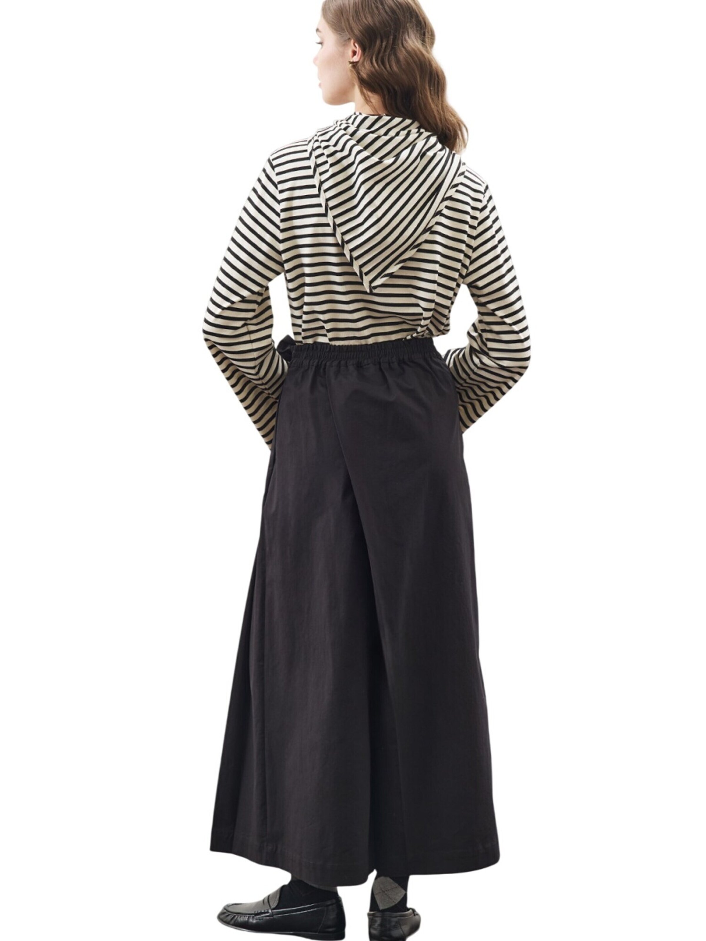 MANUKA Regular Trousers in Black