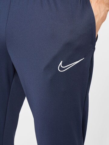 Slimfit Pantaloni sport de la NIKE pe albastru