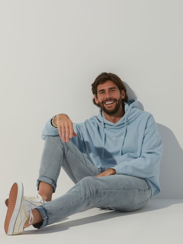 ABOUT YOU x Alvaro Soler Sweatshirt 'Nevio' in Blauw