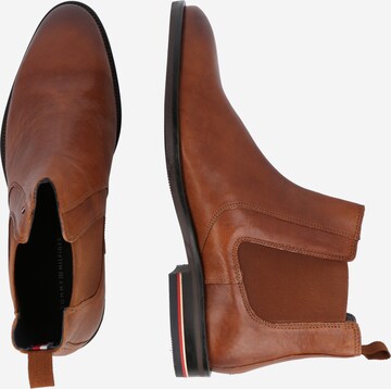 TOMMY HILFIGER Chelsea boots in Bruin