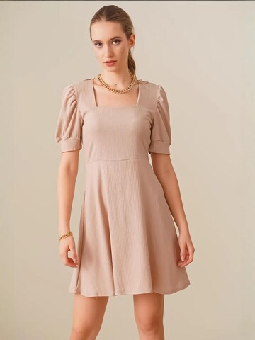 Bigdart Dress in Beige: front
