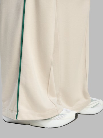ADIDAS SPORTSWEAR Zvonové kalhoty Sportovní kalhoty 'Seasonal Essentials' – béžová