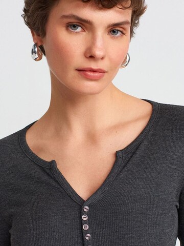 Dilvin Shirt in Grey