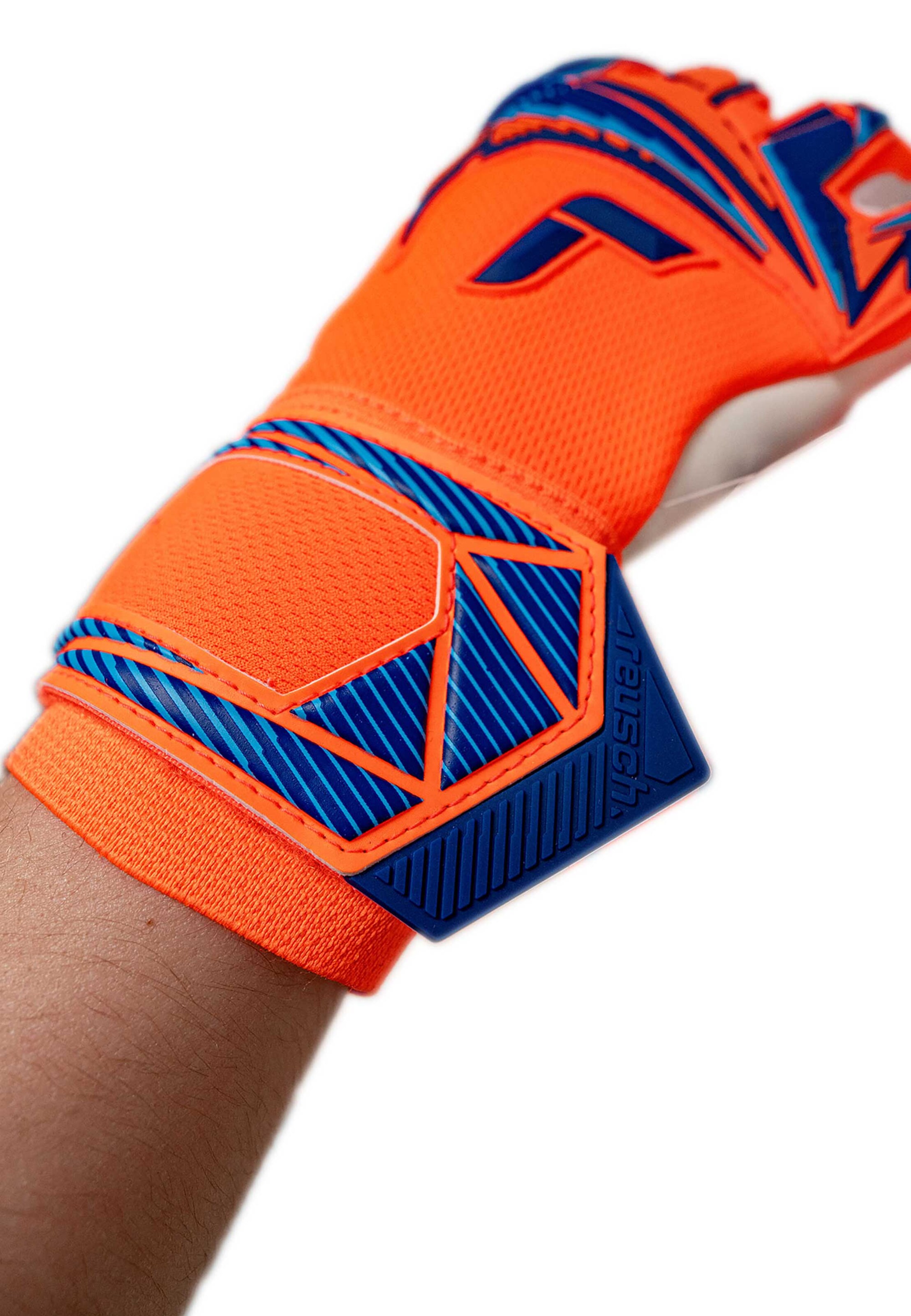 REUSCH Sports gloves 'Attrakt Freegel Advance' in Blue