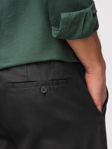Ombre Regular Chino trousers in Black
