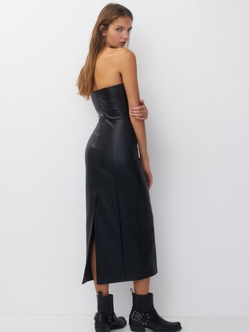 Pull&Bear Kleid in Schwarz