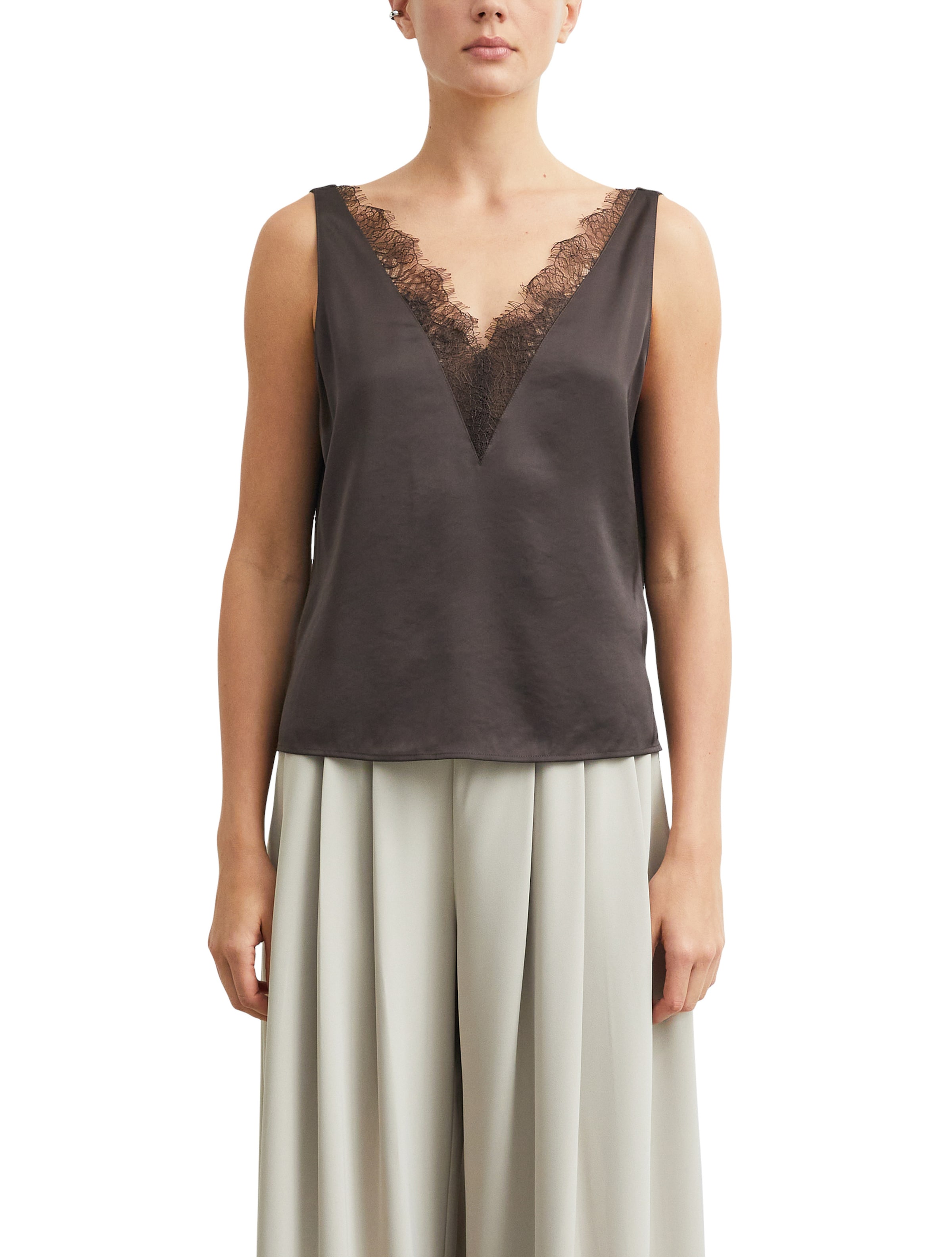 COMMA Top in Bruin
