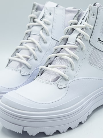 Sneaker alta 'Club C Cleated Mid' di Reebok in bianco