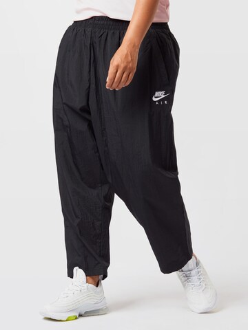Nike Sportswear Ohlapna forma Športne hlače | črna barva: sprednja stran