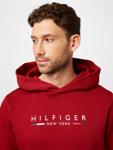 TOMMY HILFIGER - Sweatshirt 'NEW YORK' em vermelho